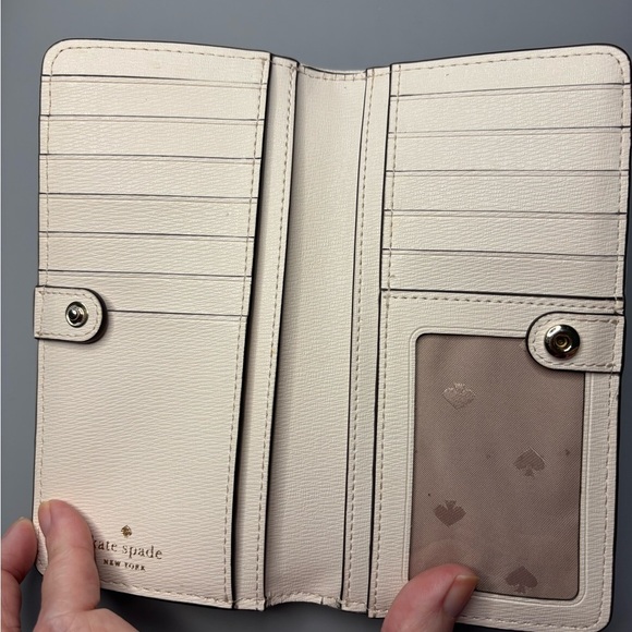 Kate Spade Darcy Straw and Leather Pineapple Embroidered Large Bifold Wallet - Picture 4 of 7